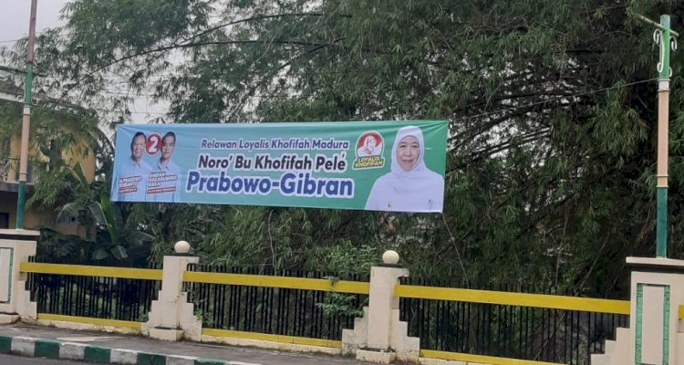 Banner Loyalis Khofifah Madura untuk Prabowo-Gibran di Pamekasan/RMOLJatim