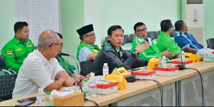 Ketua DPP PPP Bidang Pemuda Thobahul Aftoni (tengah)/RMOL