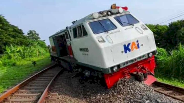 Kereta anjlok/ ist