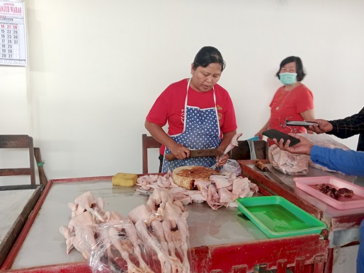 Salah seorang pedagang daging di Pasar Kawak Kota Madiun/RMOLJatim