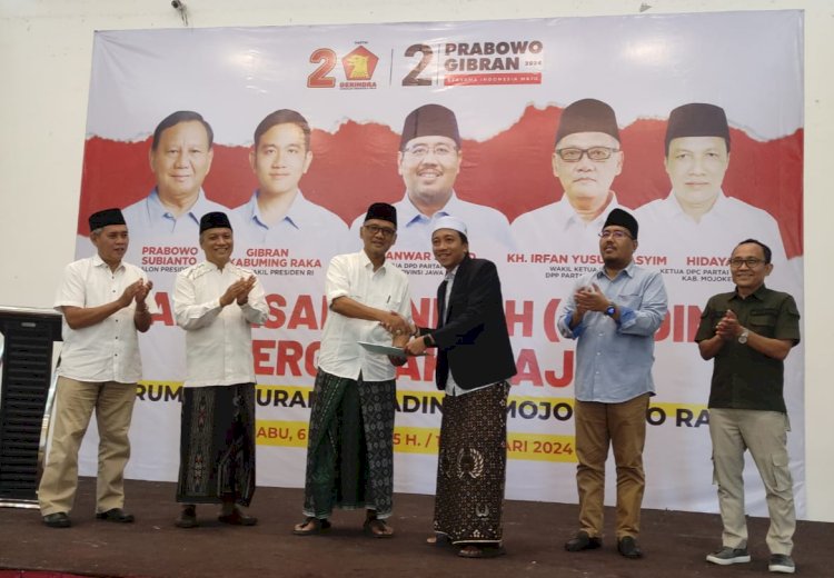 Penyerahan naskah deklarasi Madin se Mojokerto Raya atas dukungan pada Prabowo-Gibran/ist