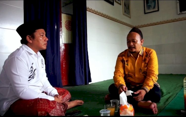 Teks foto: Gus Fattahul Anjab bertemu dengan KH. Misbahul Munir/ist