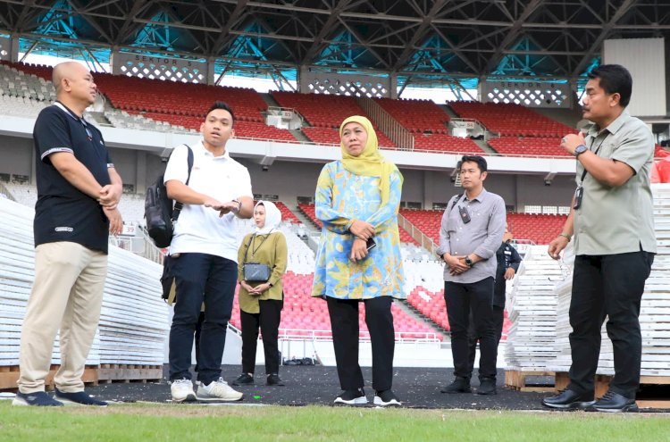 Khofifah Indar Parawansa saat cek kebersihan di Stadion GBK Jakarta usai Harlah Muslimat NU/Ist