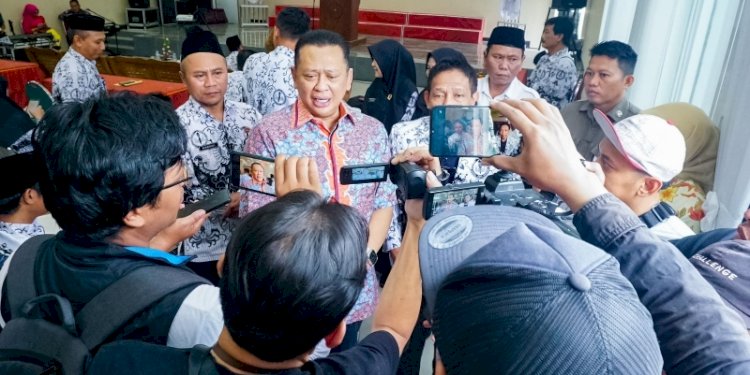 Ketua MPR RI Bambang Soesatyo bersama Keluarga Besar Persatuan Guru Republik Indonesia (PGRI) Kabupaten Banjarnegara, Selasa (23/1)/Ist