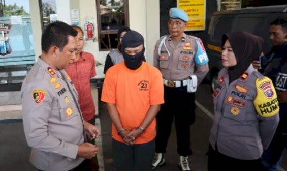 Pelaku pencabulan saat diamankan Polres Bangkalan/RMOLJatim