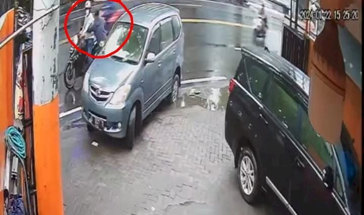 aksi pecah kaca terekam CCTV 