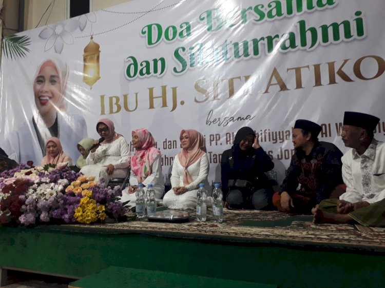 Atiqoh, istri Ganjar Pranowo saat bersilaturahim ke Tambakberas Jombang/RMOLJatim