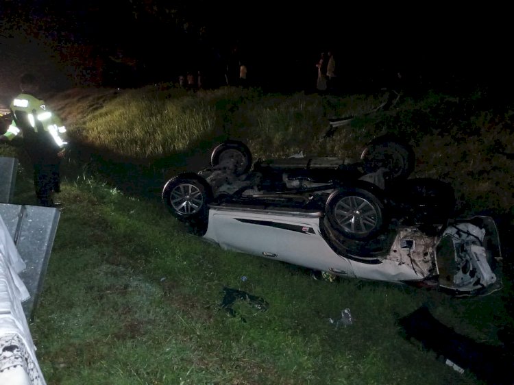 Foto; Mobil KH Abdullah Syamsul Arifin ( Gus Aab ) saat kecelakaan ditol Ngawi.