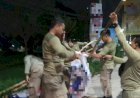 Hari Pertama Masa Tenang, 35 Truk Satpol PP Surabaya Angkut APK yang Masih Terpasang
