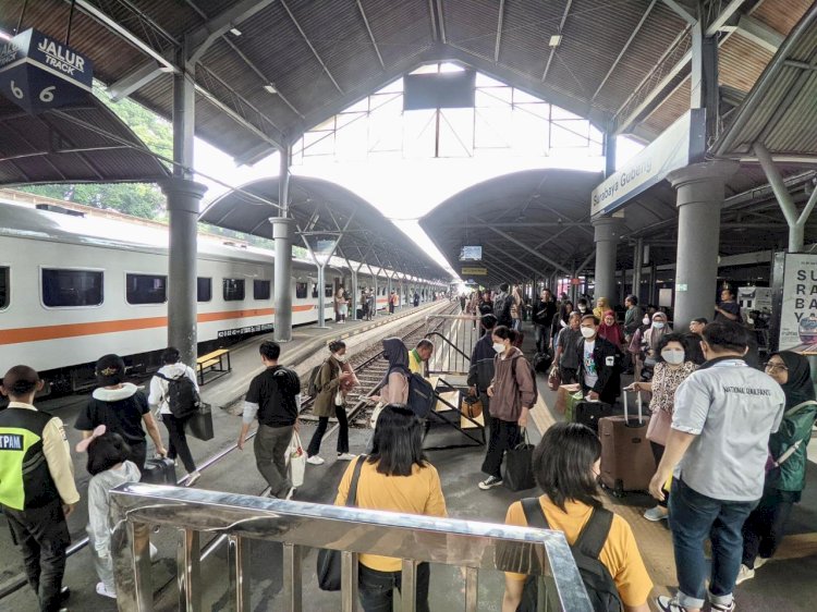 Suasana di Stasiun Gubeng Surabaya/ist