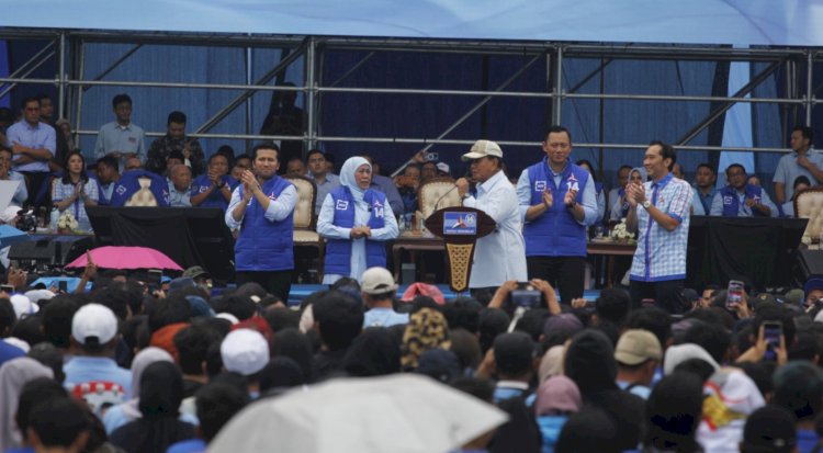 Khofifah dan Prabowo di hadapan kader Demokrat dan simpatisan di acara kampanye Akbar di Malang/Ist