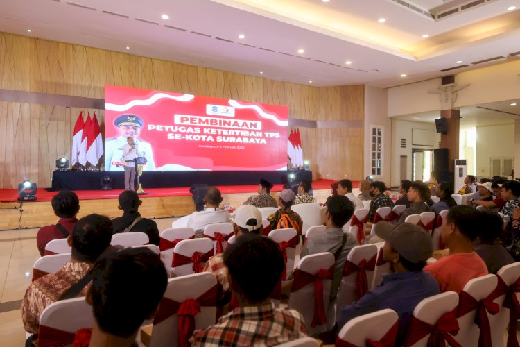 Teks foto: Pembinaan Petugas Ketertiban TPS se-Kota Surabaya/RMOLJatim