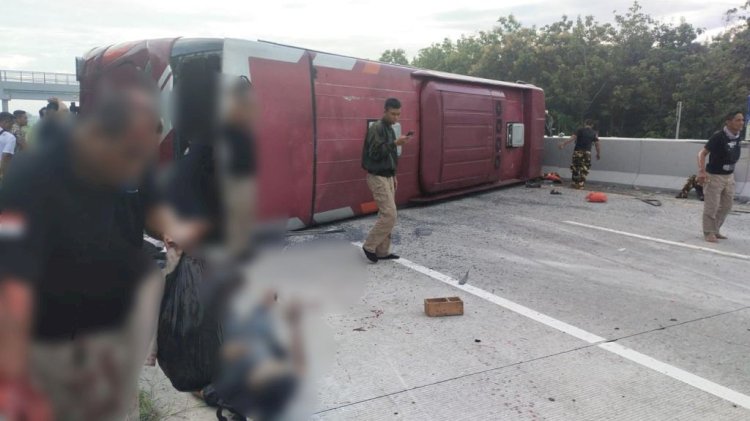 Bus ditumpangi rombongan dari Partai Hanura terlibat kecelakaan di Tol Ngawi 554.650 menuju Surabaya.