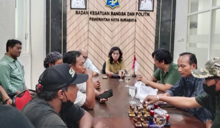 Maria Theresia Eka Wati Rahayu menerima RT dan RW Kelurahan Babatan, Wiyung/RMOLJatim