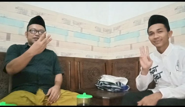 Teks foto: Ustadz Muhammad Sholeh bertemu dengan Kyai Atho'ul Khobir/ist