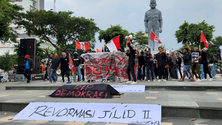 Aksi Gerakan Mahasiswa Surabaya 