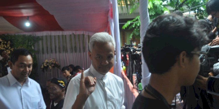 Ganjar Pranoweo saat mencoblos