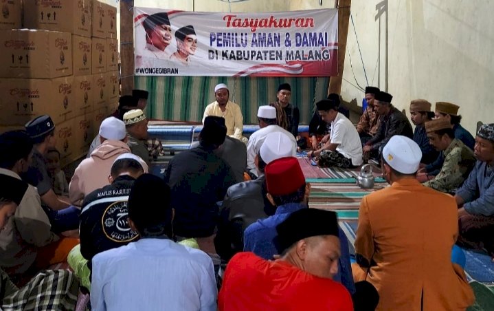 Masyarakat Kabupaten Malang saat menggelar tasyakuran dan doa bersama/Ist