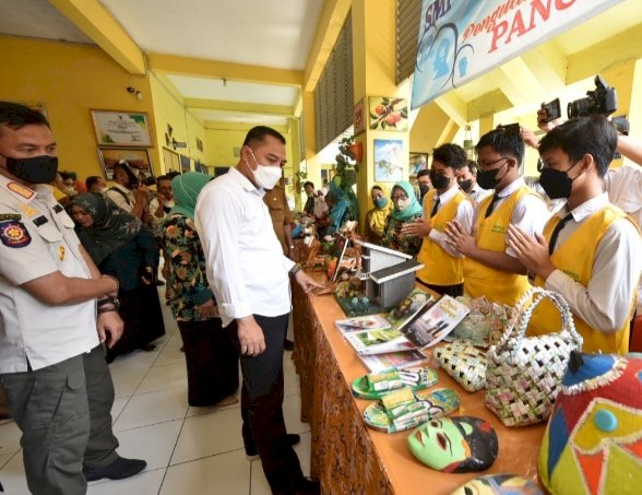 Pelajar jajan di sekolah menggunakan dan memanfaatkan Katepay/ist