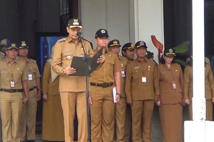 Saat Pj Wali Kota Malang, Dr. Ir. Wahyu Hidayat, MM membacakan ikrar yang diikuti seluruh peserta Apel/ RMOLJatim