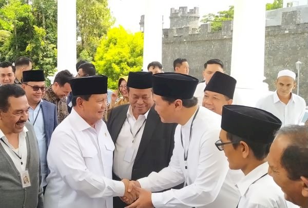 Najib S Atamimi saat bersama Prabowo Subianto di Mujadalah Kiai Kampung Malang. /Ist