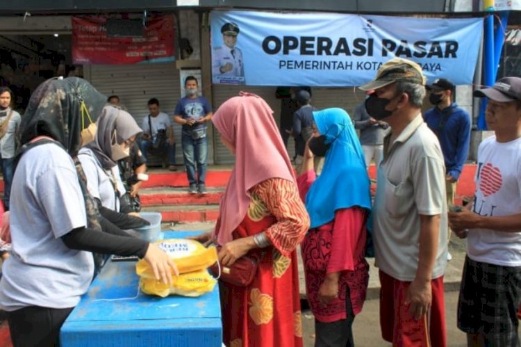 Teks foto: Operasi pasar murah/ist