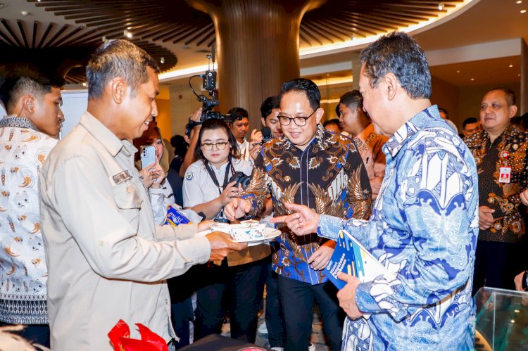 Pj Gubernur Jawa Timur Adhy Karyono saat menghadiri pembukaan Rakernis BPPSDMKP di Surabaya/Ist