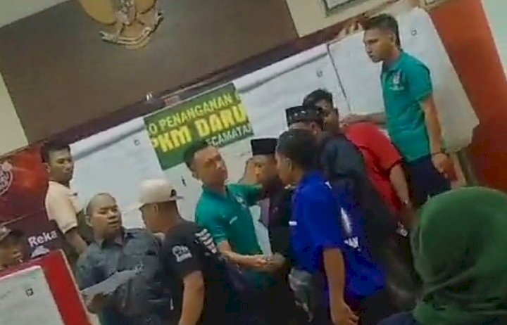 Dua saksi nyaris bentrok saat maju ke tempat petugas rekapitulasi/Ist