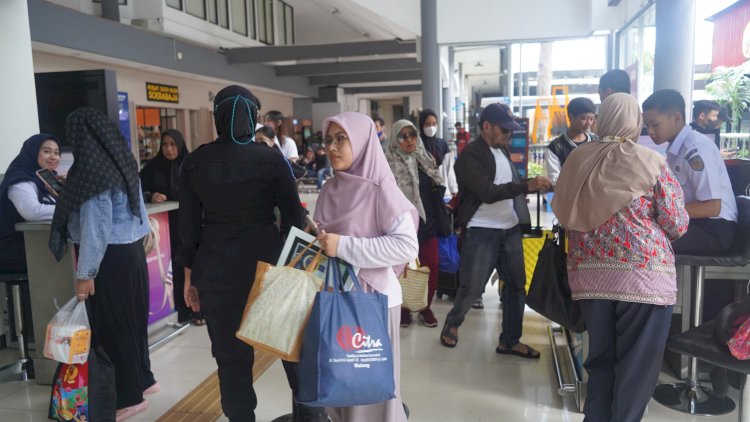 suasana di Stasiun Gubeng Surabaya