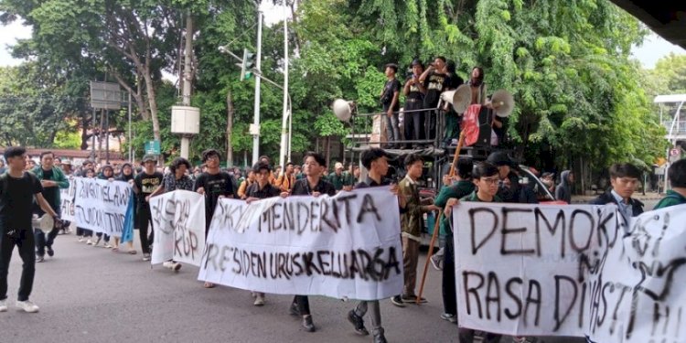 Demo mahasiswa di Rawamangun, Jakarta Timur, Rabu (28/2)/Net