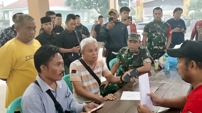 Foto; Suasana memanas simpatisan PAN Protes usai rekapitulasi penghitungan suara ulang di PPK Sumberbaru/ repro