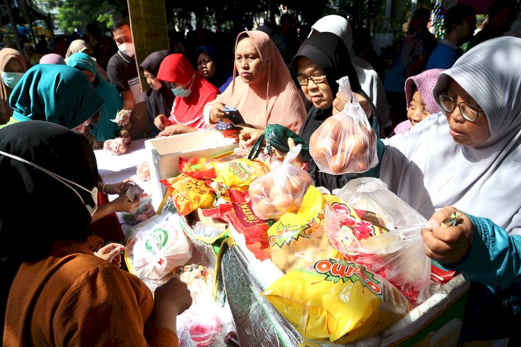 Teks foto: Pasar Murah di sejumlah kelurahan maupun kecamatan di Surabaya/ist