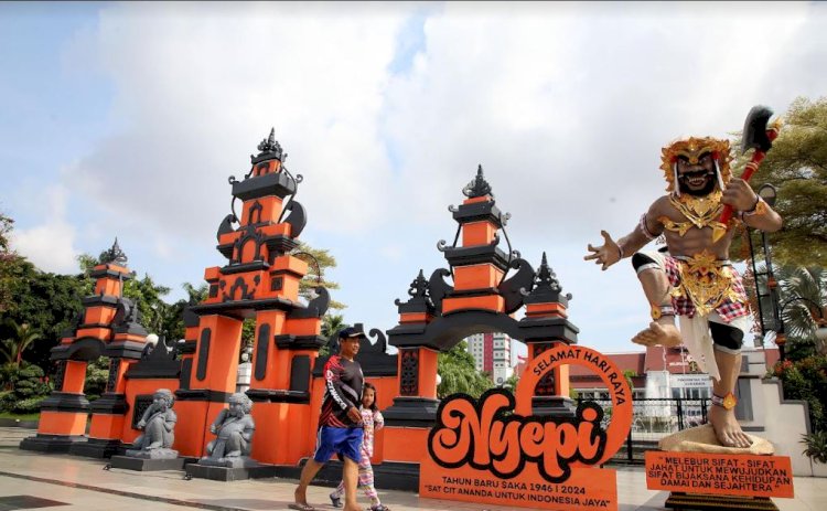 Ornamen Ogoh-Ogoh di halaman Balai Kota Surabaya/RMOLJatim