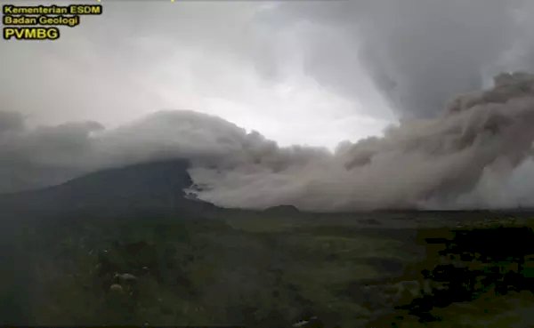 Gunung Semeru di Lumajang erupsi pada Kamis (7/3) sore/Ist