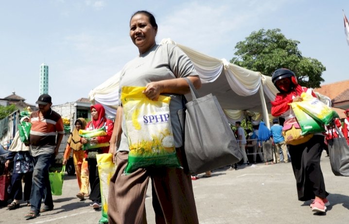 Pasar murah sembako di gelar Kecamatan di Surabaya/ist