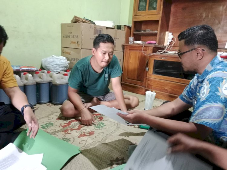 Pemilik warung makan/resto di kabupaten Madiun saat didatangi petugas gabungan dari Dispenda/RMOLJatim