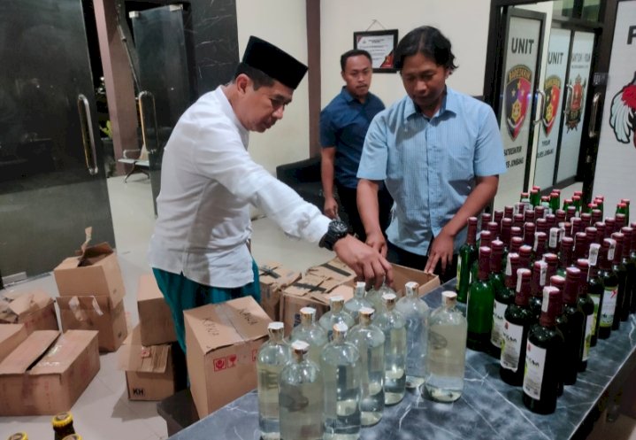 Barang bukti ratusan botol miras diamankan di Mapolres Jombang/RMOLJatim