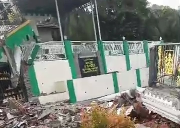 Masjid Al Muhajirin yang ambruk akibat gempa/Repro