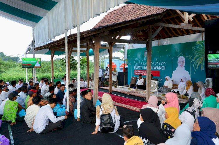 Bupati Banyuwangi, Ipuk Fiestiandani buka puasa bersama petani Desa Tegalsari/Humas Pemkab Bwi