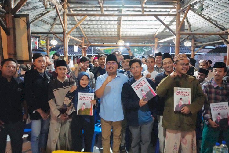 Wakil Ketua DPRD Jatim Anwar Sadad saat menggelar tadarus politik dengan santri dan mahasiswa di Jombang/ist