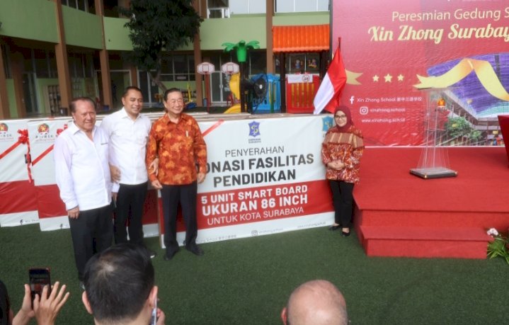 Wali Kota Eri Cahyadi menerima bantuan dari Yayasan Xin Zhong School/ist