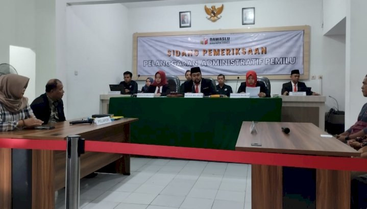 Sidang dugaan pelanggaran administratif pemilu 2024 di Kantor Bawaslu Jember/RMOLJatim