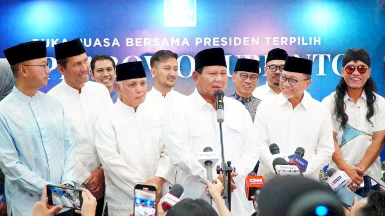 Prabowo Subianto bersama caleg dari PAN