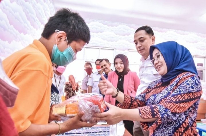 Wali Kota Eri Cahyadi bersama Rini Indriyani mengunjungi Rumah Anak Prestasi/ist