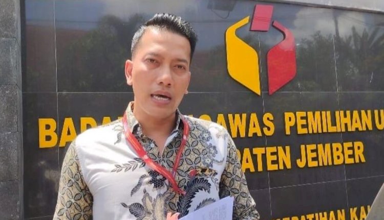 Habib Zaini, Kuasa Hukum Saksi PAN Jember Usai Sidang Pembacaan tanggapan materi pokok laporan dari terlapor di Kantor Bawaslu Jember/RMOLJatim