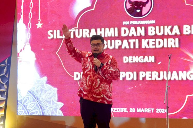 Bupati kediri saat acara silaturahmi bersama DPC PDIP Kabupaten kediri