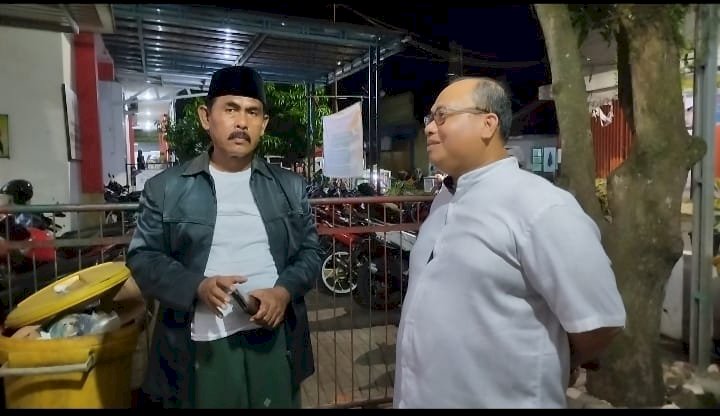 Warganya keracunan Makanan Takjil, Ketua Komisi D DPRD Jember Bantu Tempat Perawatan Darurat  Menyusul insiden keracunan massal di Wilayah Kecamatan Mayang Kabupaten Jember, ketua Komisi D DPRD Jember, KH. Muhammad Hafidzi Kholis, langsung membantu Puskesmas Mayang. Dia langsung berkoordinasi dengan Dinas Kesehatan Kabupaten Jember, untuk segera turun membantu kasus kejadian darurat, sekitar pukul 22.00 WIB, Minggu (31/3).  Tak lama kemudian, pasien berdatangan ke Puskesmas baik dengan kendaraan