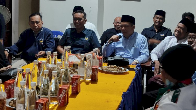 Diskusi politik antara Partai Gerindra dan NasDem di DPD Nasdem Kota Probolinggo.