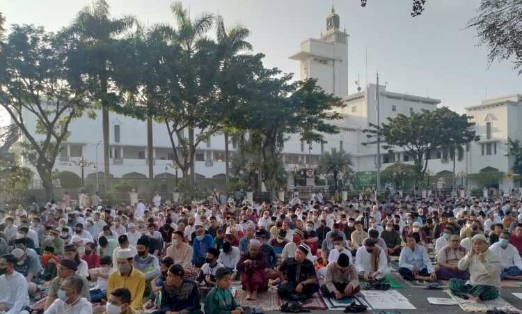 Shalat Id di Jalan Pahlawan Depan Kantor Gubernur Jatim/PWMU