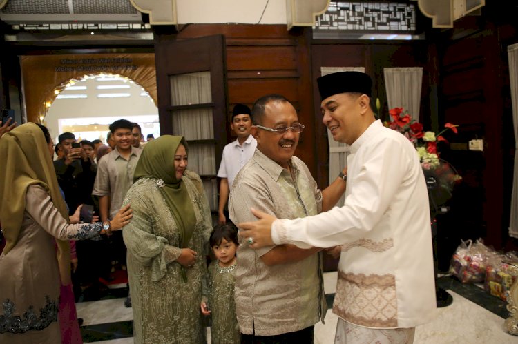 Teks foto: Wali Kota Eri menerima Armuji pada acara open house di rumah dinas/ist